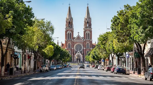 La Plata Day Trip from Buenos Aires: Cathedral and Planned City Guide